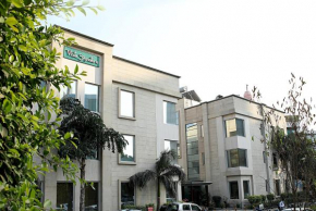 Гостиница Ahuja Residencey Vista Signature  Сектор 8